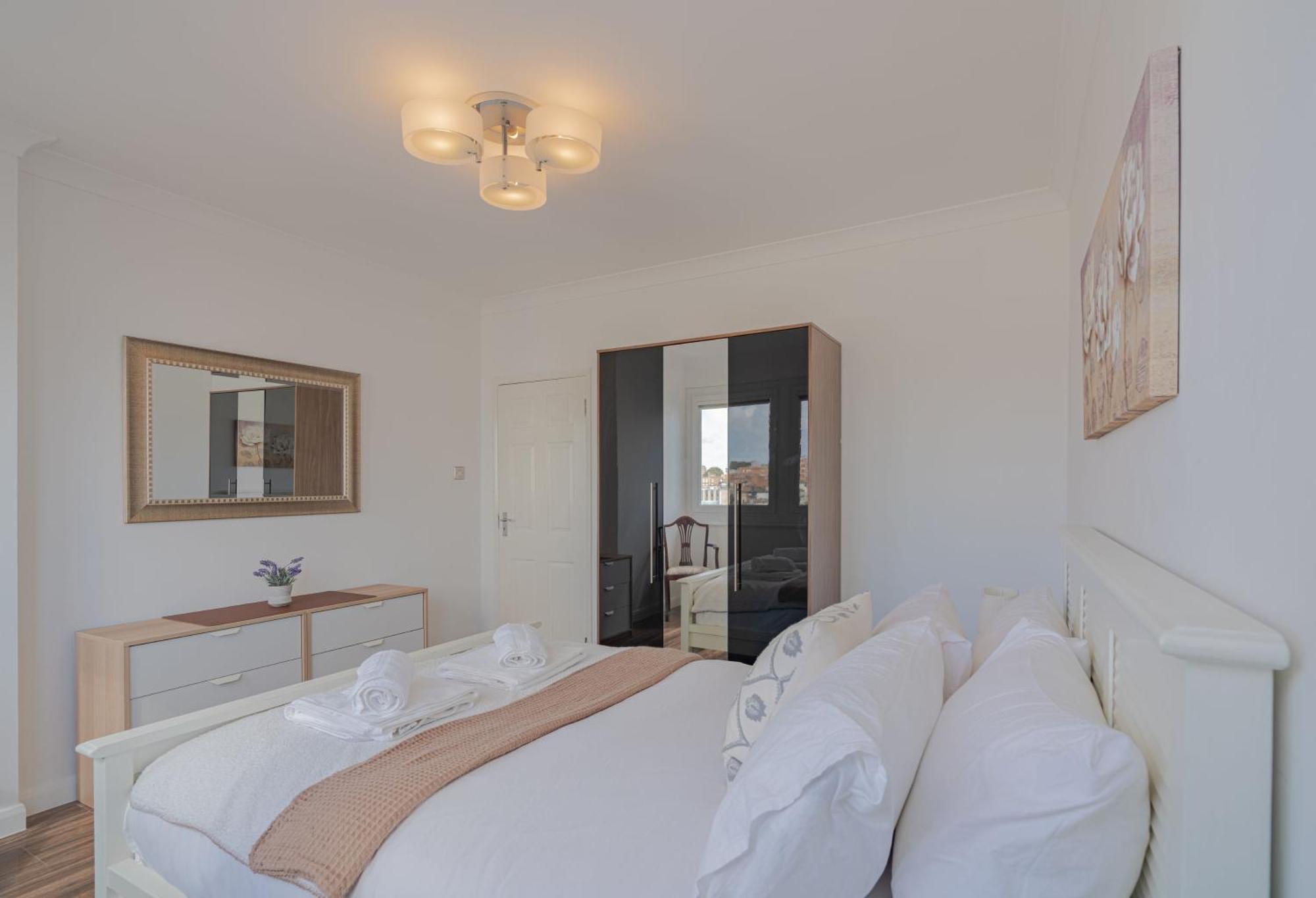 Penthouse Paradise: Beachfront Luxury with Spa & Rooftop Views Brighton Exterior photo