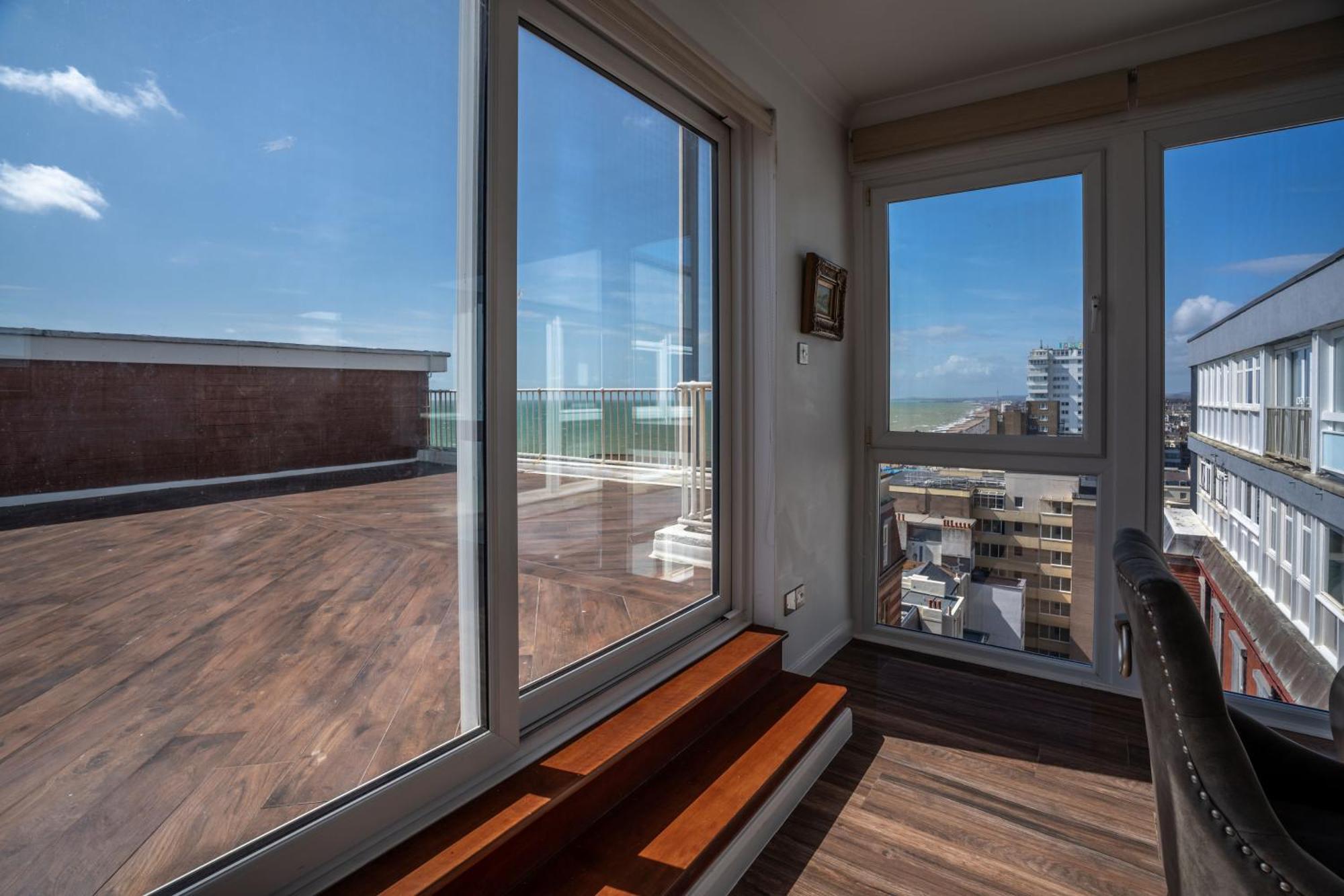 Penthouse Paradise: Beachfront Luxury with Spa & Rooftop Views Brighton Exterior photo